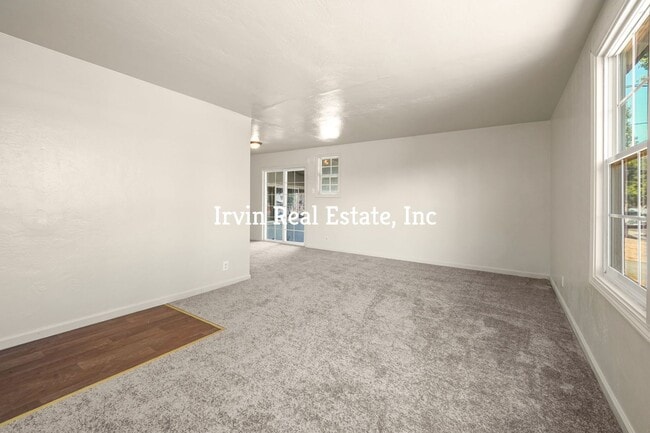 Building Photo - Nice 3 Bedroom PIttsburg with a big back yard