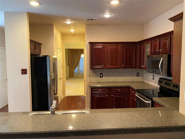 Building Photo - 207 Colonial Ln