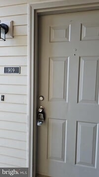 Building Photo - 909 Ravens Crest Dr