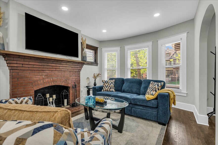 Building Photo - 5238 Commonwealth St