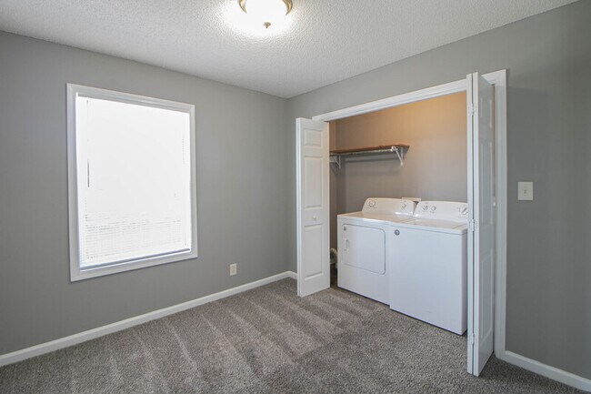 Building Photo - 145 Darlene Dr
