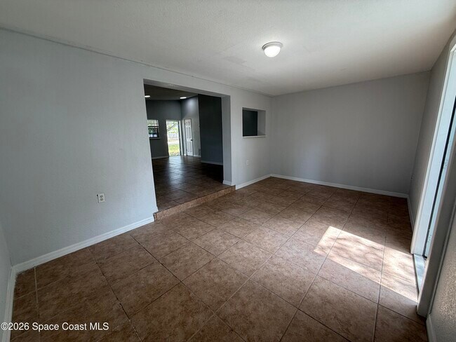 Building Photo - 420 N Fiske Blvd