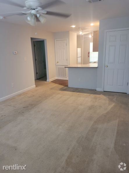 Building Photo - 3 br, 2 bath Triplex - 8616 Spring Ave Apt B