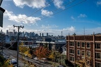 Building Photo - Modern & Spacious 2+ Bedroom/3.25 Bath Vie...