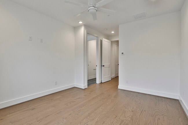 Building Photo - 10 Newnan Views Cir