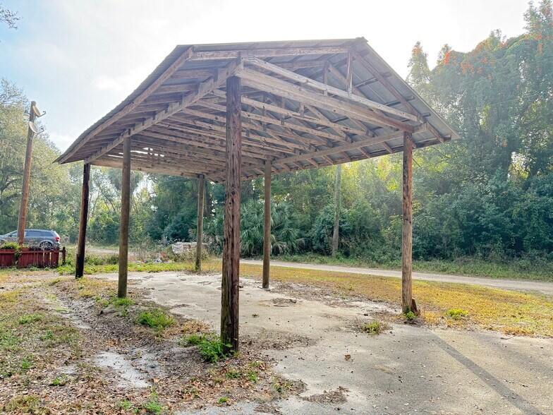 Building Photo - 15527 Lake Little Rd