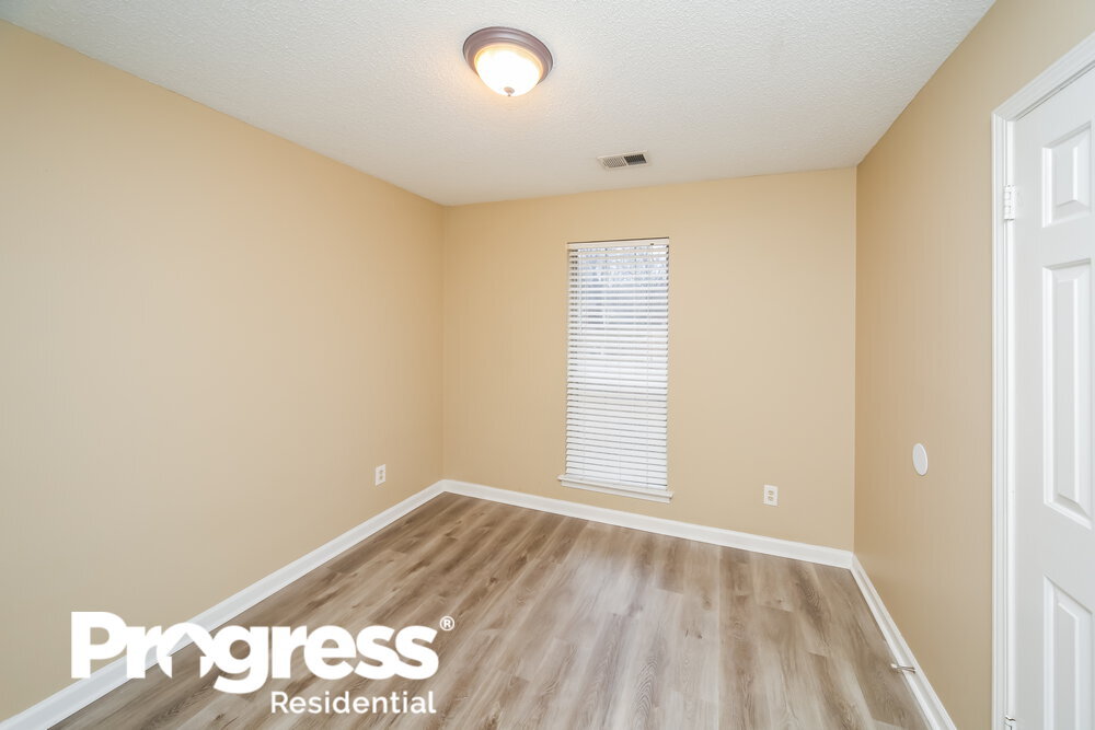 Building Photo - 5689 Riverhead Ave