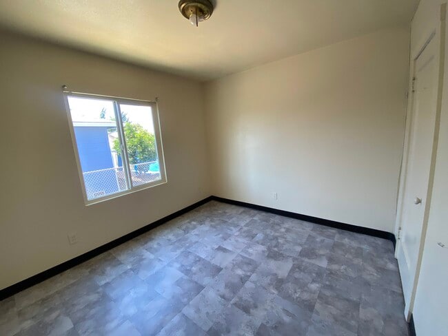 Building Photo - 1517 76th Ave