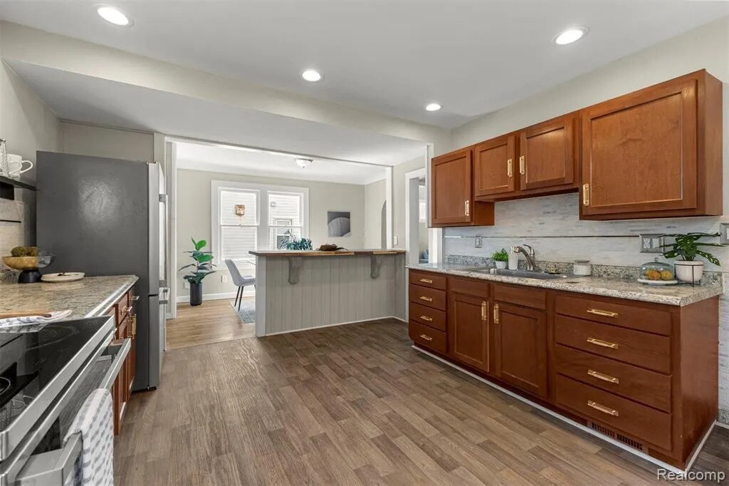 Building Photo - 3369 Pelham St