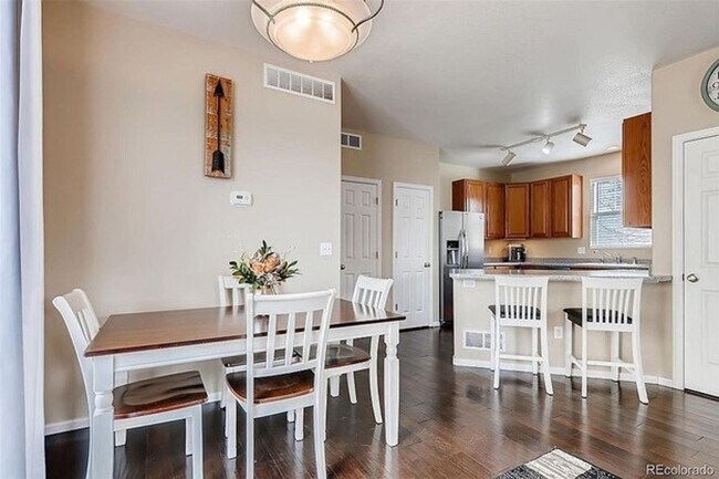 Building Photo - Stunning 3 bed 2.5 ba home for rent at Murphy Creek neighborhood Aurora CO 80018