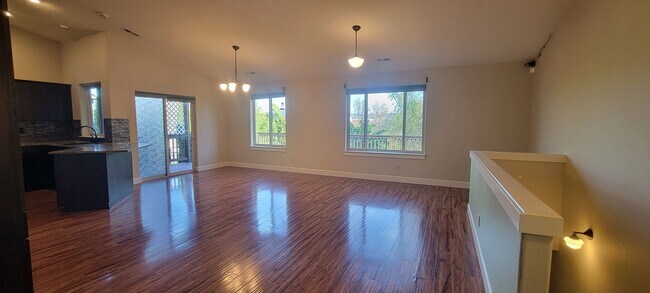 Building Photo - 125 S Ash St