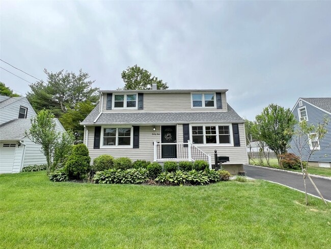 Primary Photo - 44 Fieldstone Dr