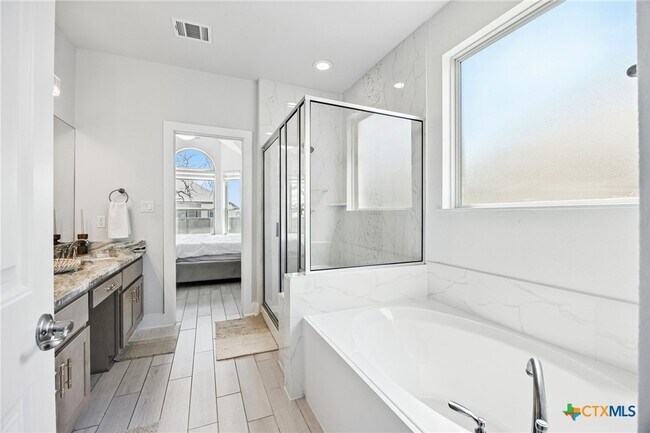Building Photo - 1112 Lickety Ln