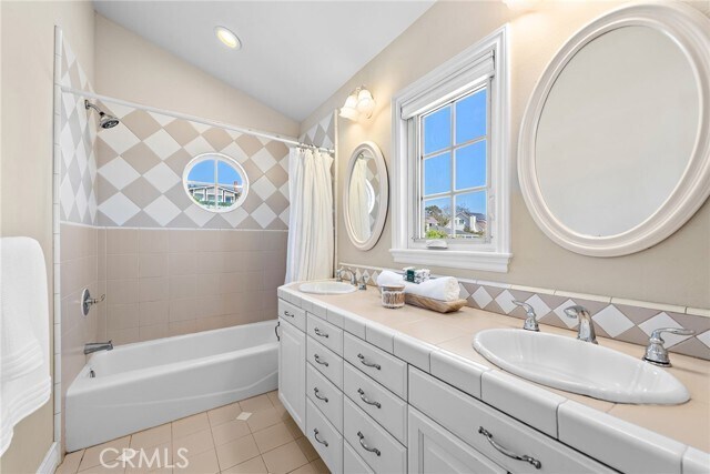 Building Photo - 438 3rd St