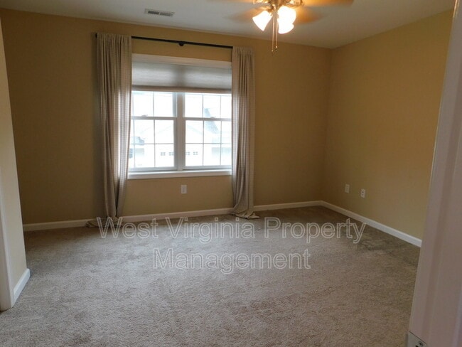 Building Photo - 198 Blackbird Village Cir