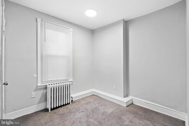 Building Photo - 3027 N Front St