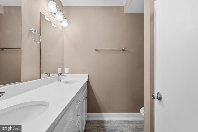 Building Photo - 6 Mullingar Ct