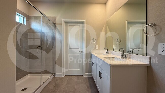 Building Photo - 685 Briar Dr