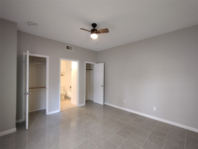 Building Photo - 10855 Meadowglen Ln