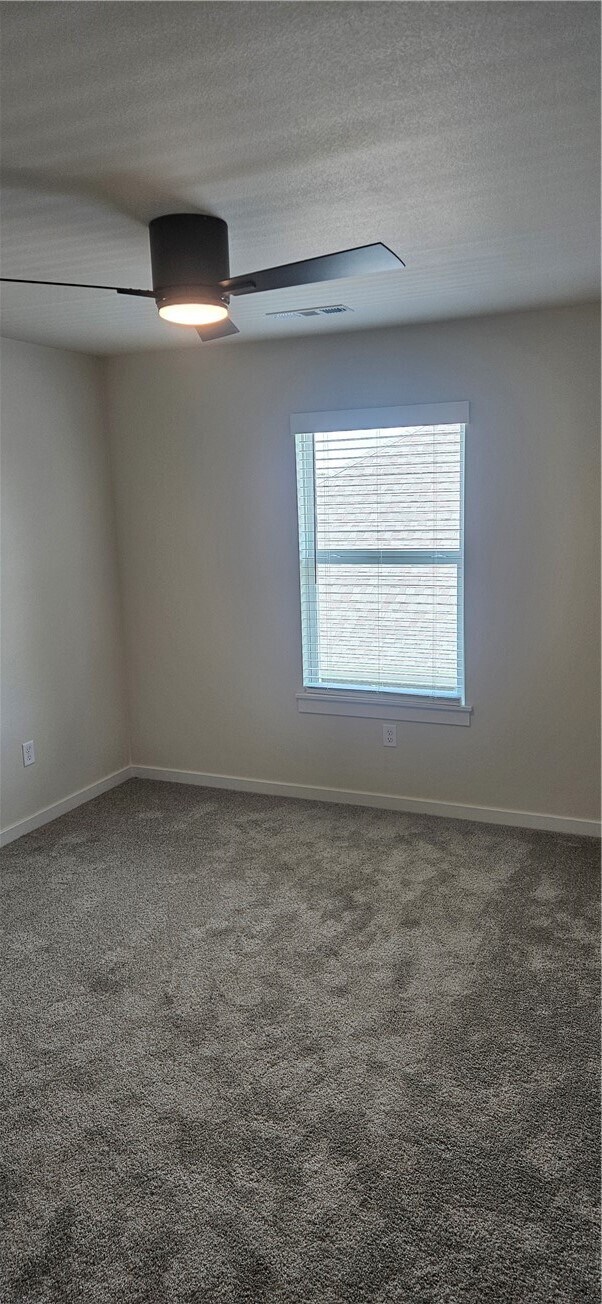Building Photo - 6005 SW Coywolf St