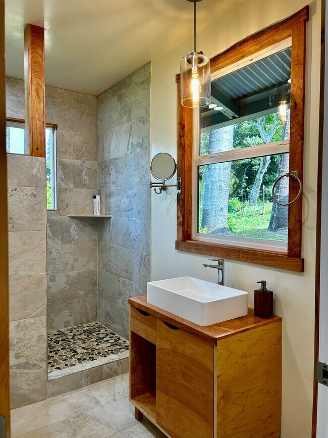 Building Photo - Brand New Luxury Furnished 3 bed 2 bath Ho...