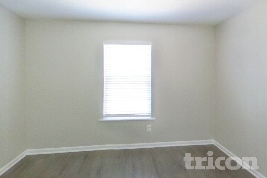 Building Photo - 142 Quiet Grove Dr