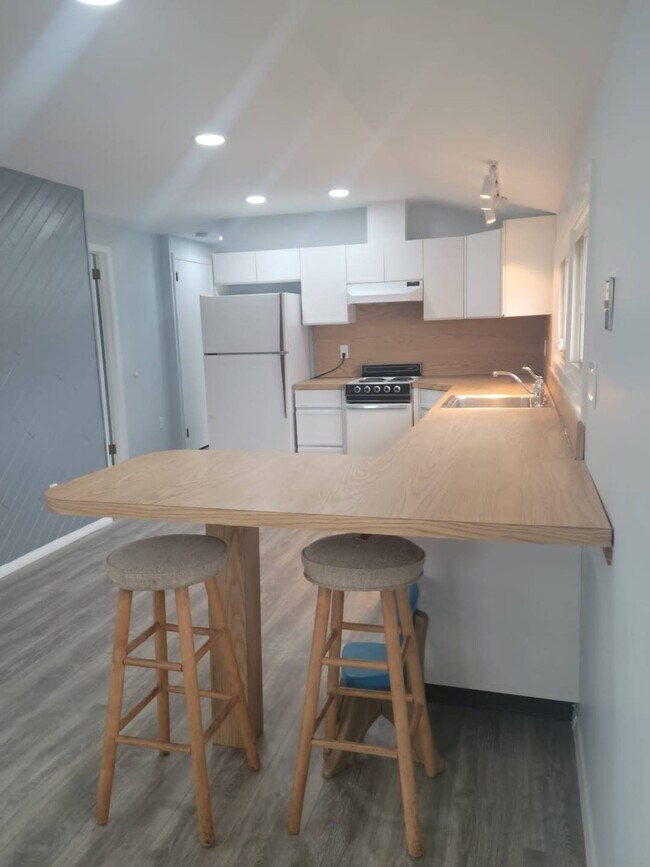 Building Photo - 8 Hardy Ln