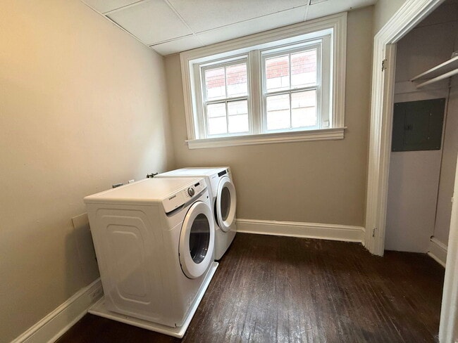 Building Photo - 241 N Queen St