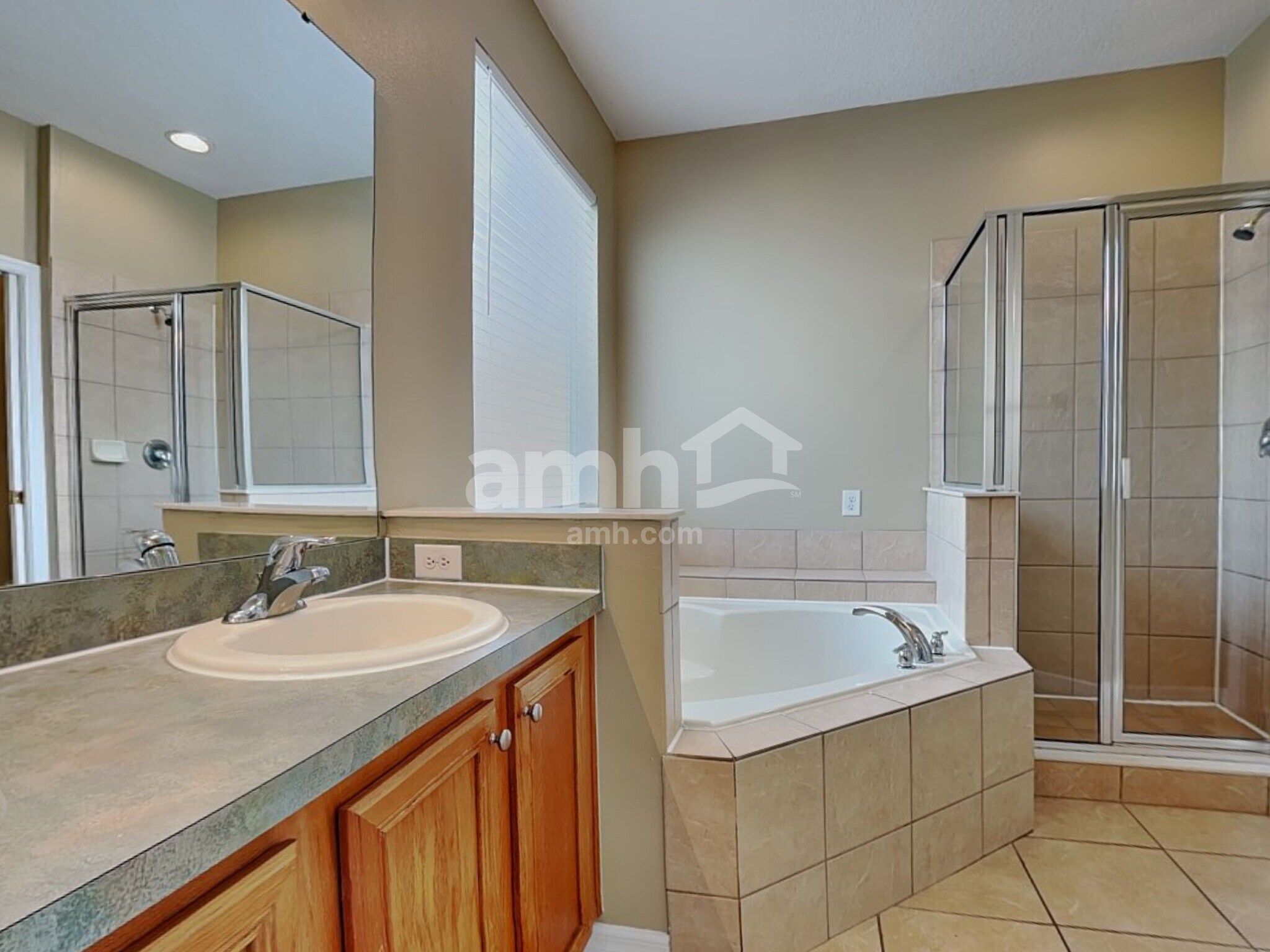 Building Photo - 1419 Hunterman Ln