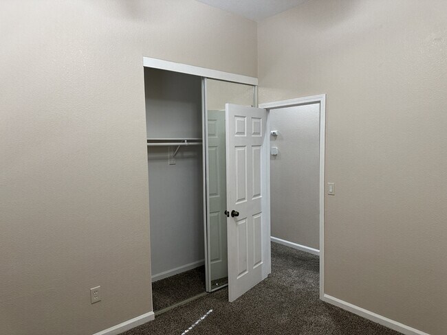 Building Photo - Weston Ranch 4 Bedroom 2.5 Bathroom Home