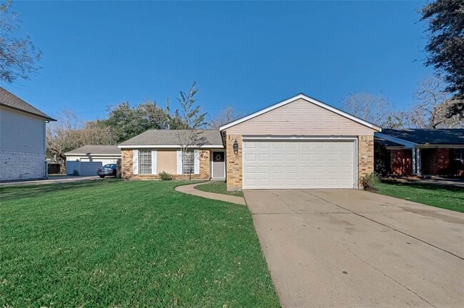 Building Photo - 2411 Country Pl Dr