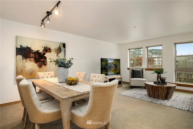 Building Photo - 827 Hiawatha Plz S