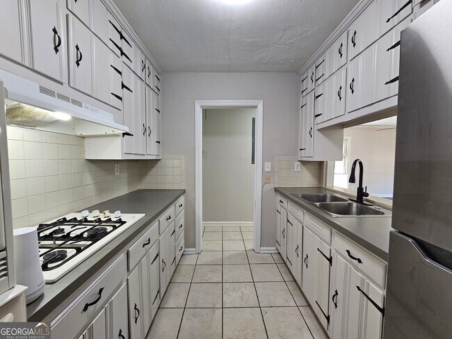 Building Photo - 2654 Plantation Dr