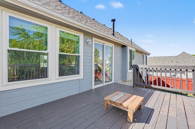 Building Photo - 7400 Newbrook Dr