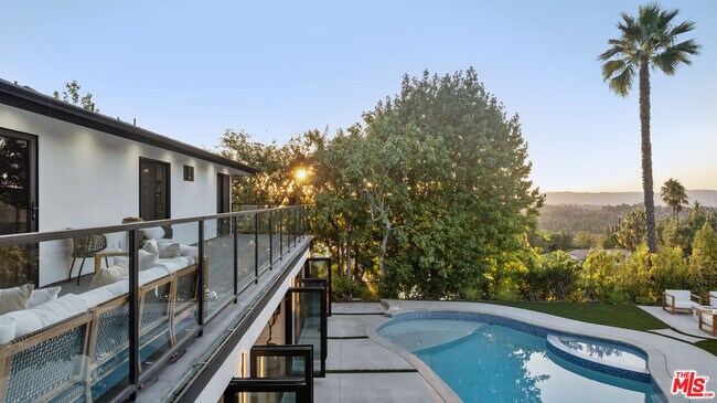 Building Photo - 18101 Green Meadow Dr