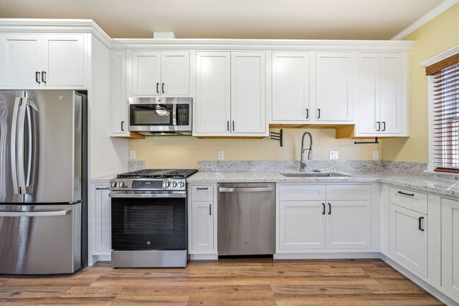 Building Photo - 314 E Palmyra Ave