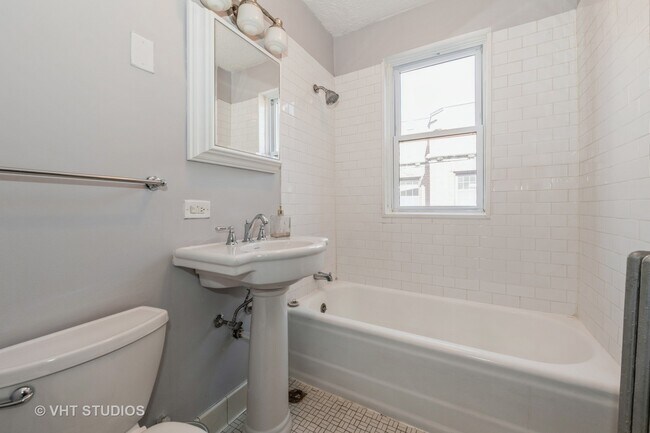 Building Photo - 1111 Holley Ct