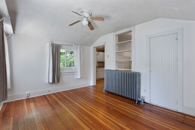 Building Photo - 205 N Sherwood St