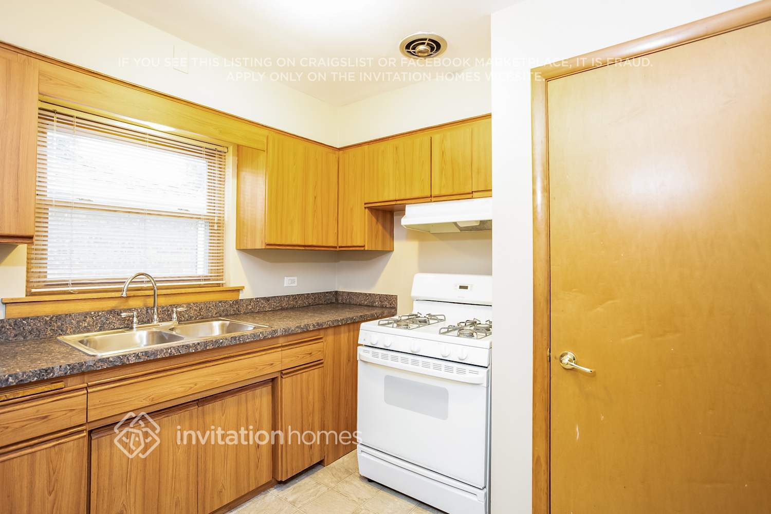 Building Photo - 2820 W 102nd Pl