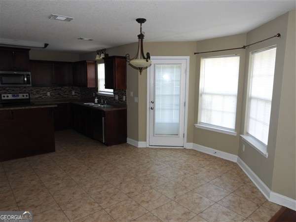 Building Photo - 146 Grandview Dr