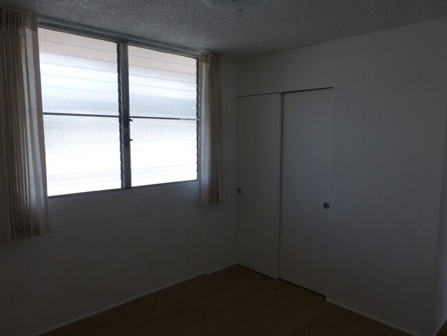 Building Photo - Newly Renovated 2 Bedroom Makiki Apartment...