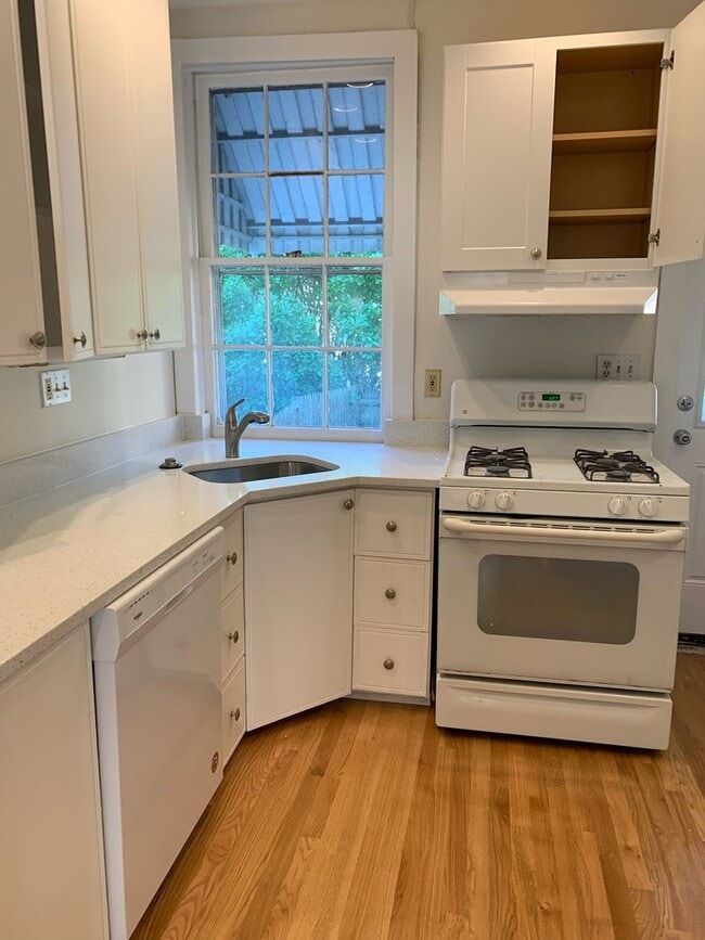 Building Photo - 1223 33rd St NW