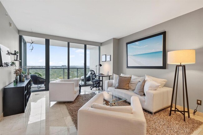 Building Photo - 601 NE 36th St