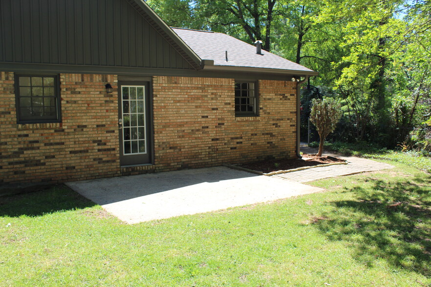 Back Patio AreaEnc - 900 Heritage Dr