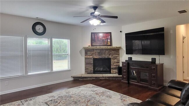 Building Photo - 5295 Rustic Ct
