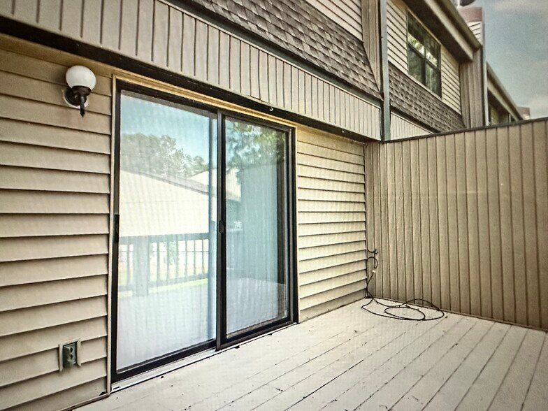 Building Photo - 38 Lakeshore Ln