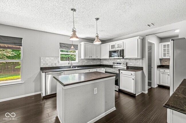 Building Photo - 5641 Buck Dr