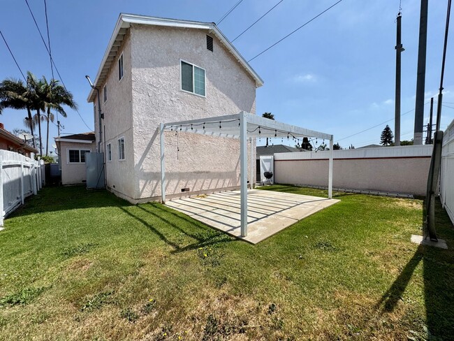 Building Photo - Highly sought-after Del Aire neighborhood!