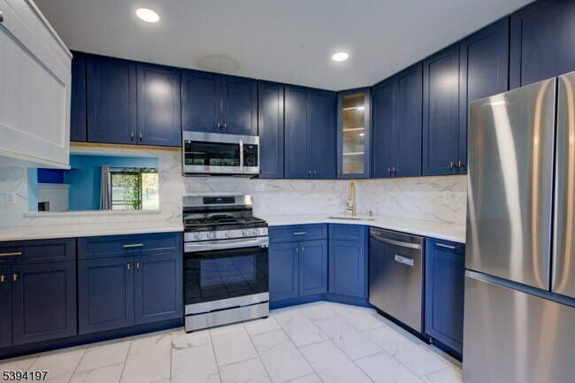 Building Photo - 75 Pear Tree Ln