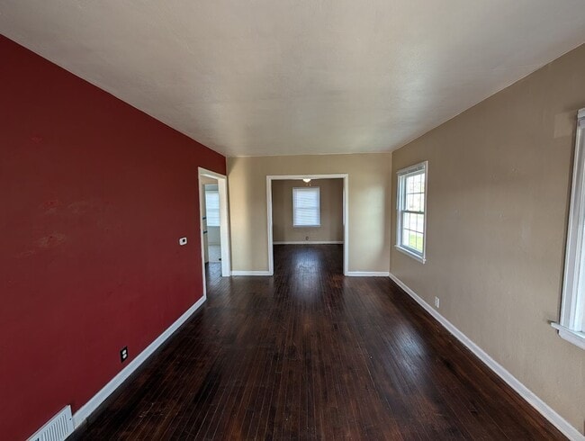 Building Photo - 3-Bedroom, 1-Bathroom Home – $1,250/Month | Accepting Section 8